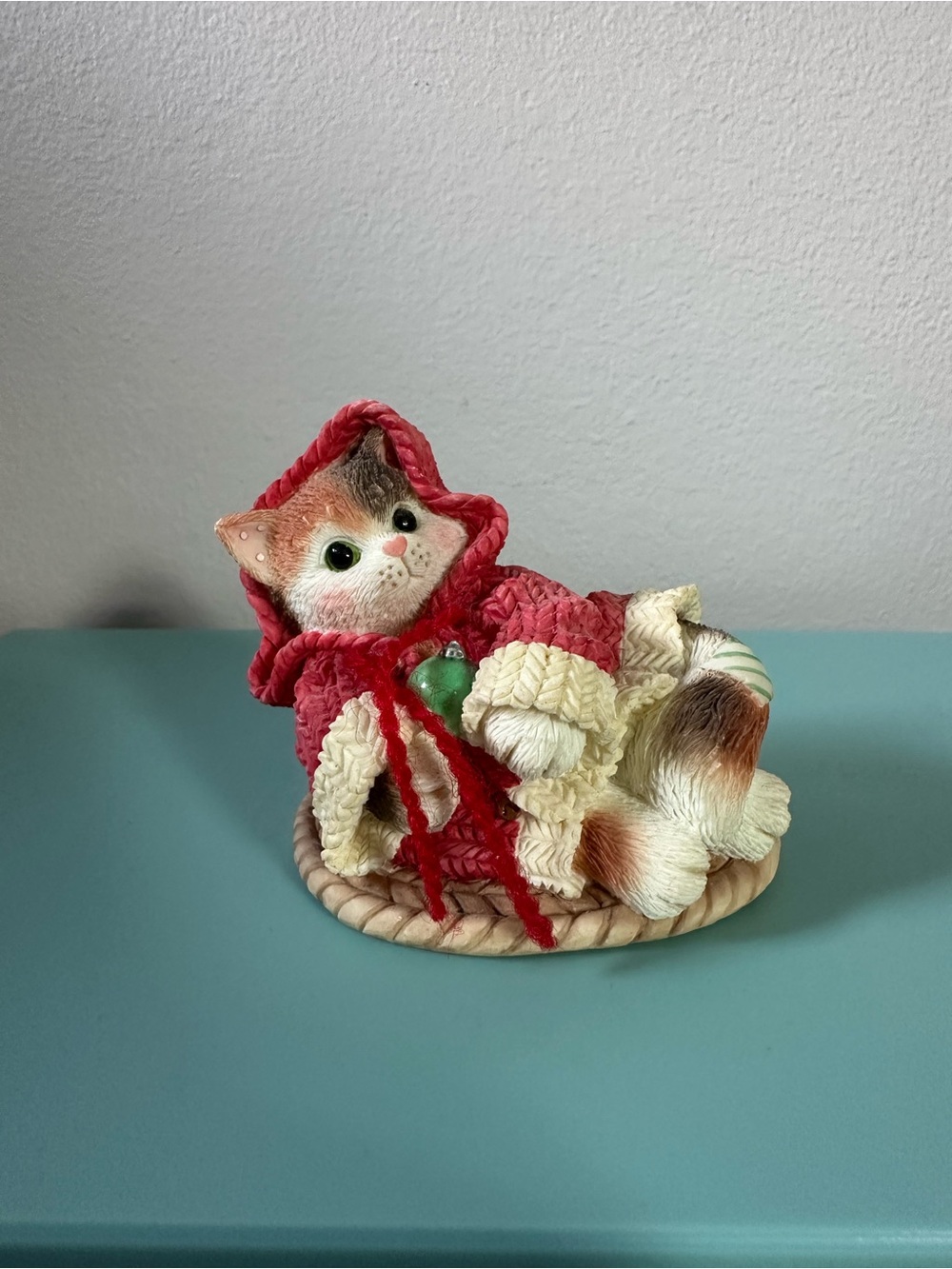 Calico Kittens “ All Wrapped Up In Warmth” Cat Figurine - Vintage 1997